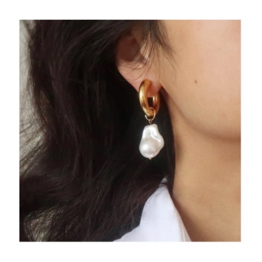 Baroque pearl earrings